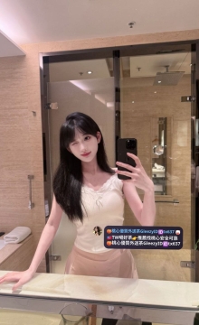 小霏 160 42 C 23歲    設計助理 文青外型