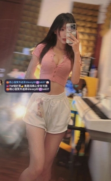 安安 164 48 D 22歲    看起來嬌小瘦瘦的 會打扮